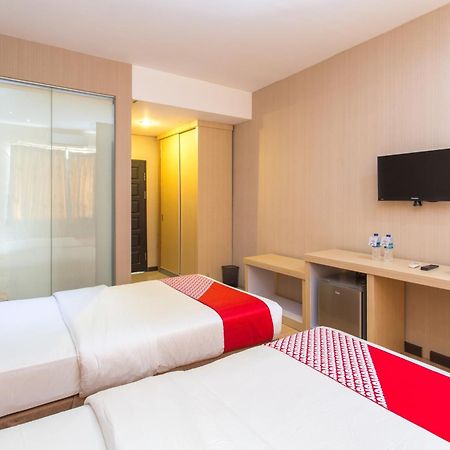Oyo 663 Hotel Sejati Balikpapan  Exteriör bild