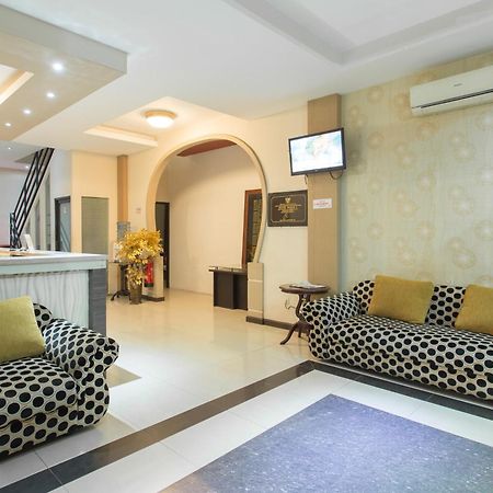 Oyo 663 Hotel Sejati Balikpapan  Exteriör bild